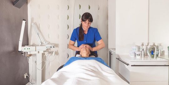 Gezichts massage bij Van Iersel Wellness&Beauty Oosterhout